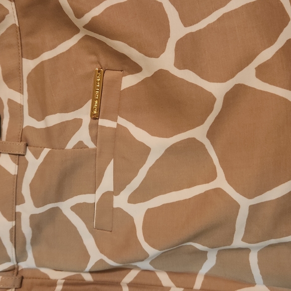 Women leopard patterned ankle length pants. Tan/ off white - Picture 4 of 7